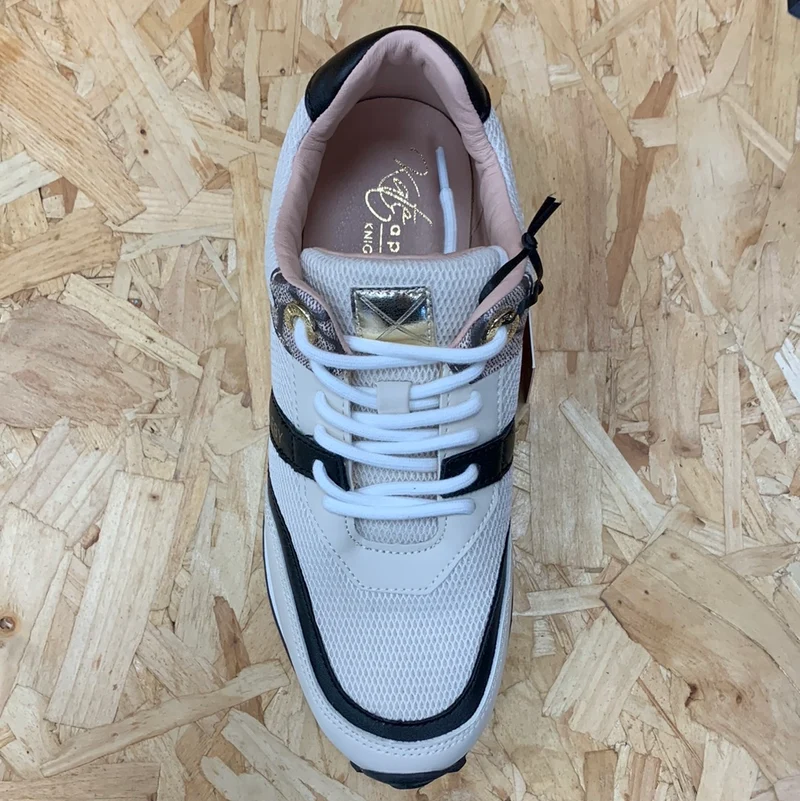 Kate Appleby Damen Pitlochry Trainer – Sand Storm