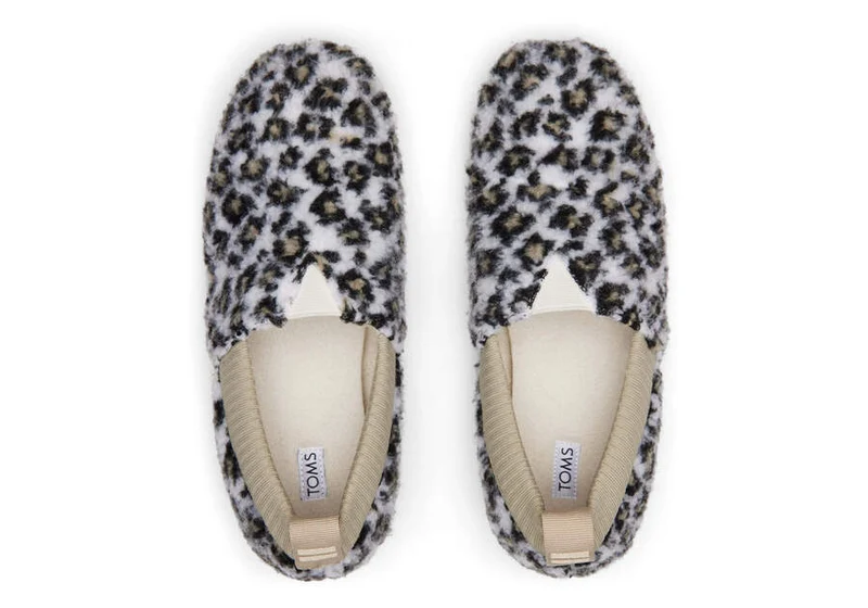 TOMS Damen Alpargata Resident Fleece Espadrille – Egret Snow Leopard