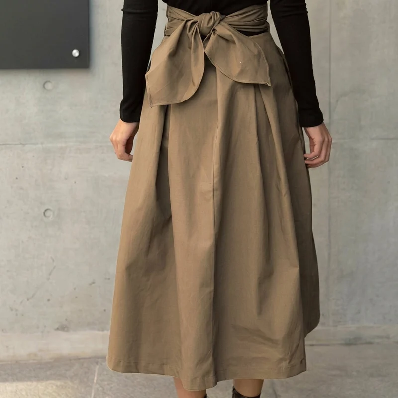 Damen-Midirock mit hohem Bund, Faltenlegung und Bindedetail