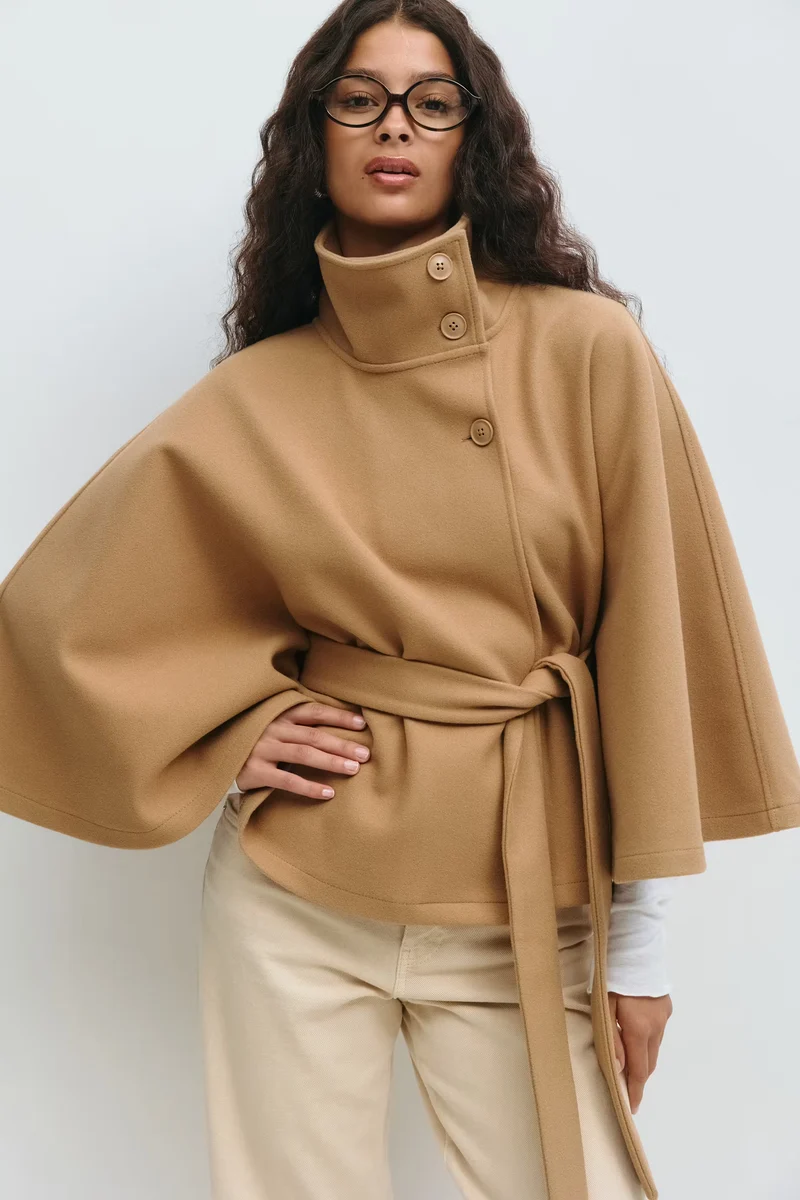 Damen Capejacke mit Stehkragen und Bindegürtel