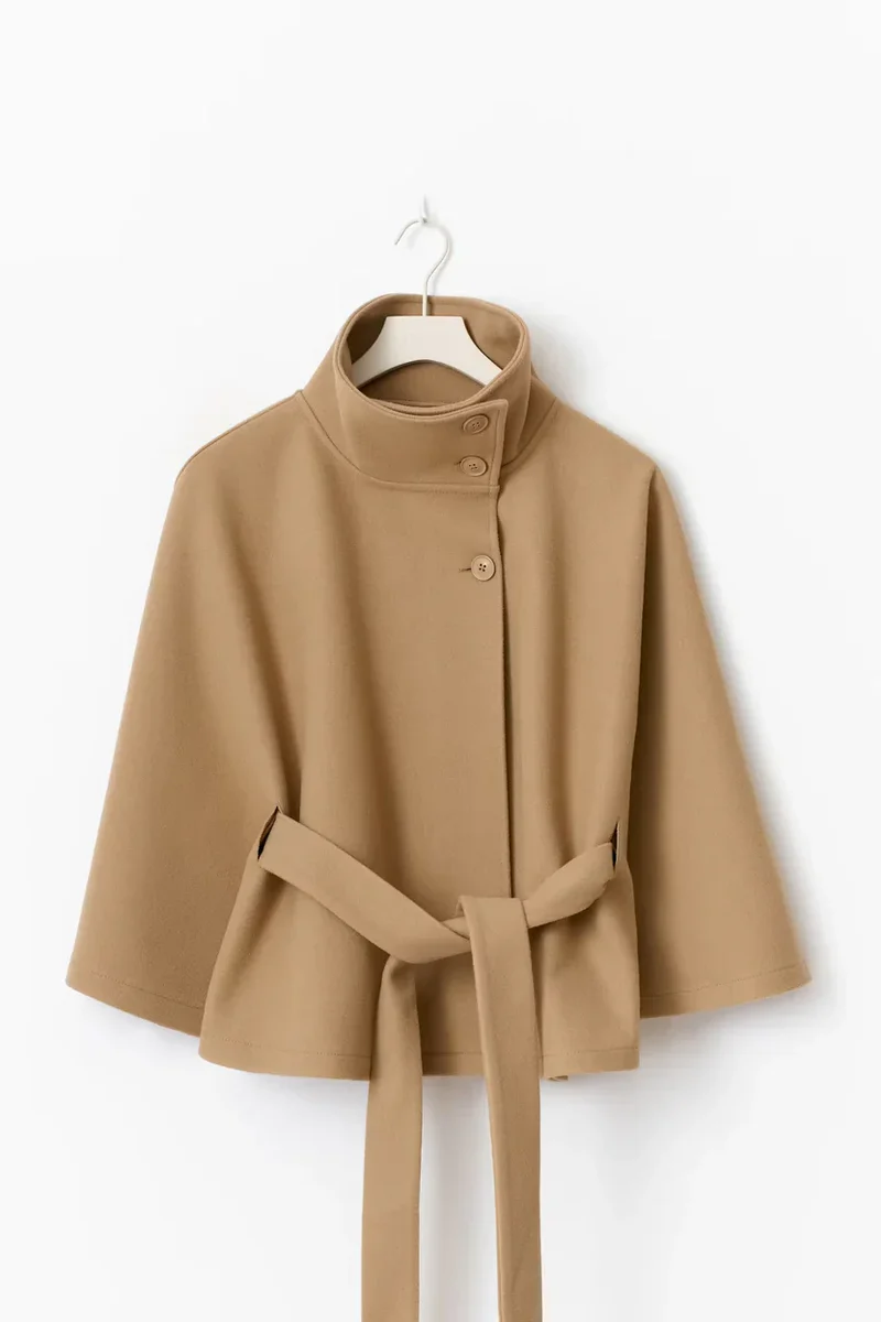 Damen Capejacke mit Stehkragen und Bindegürtel