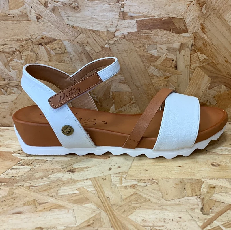 Mustang Damen-Sandalen – Cremeweiß