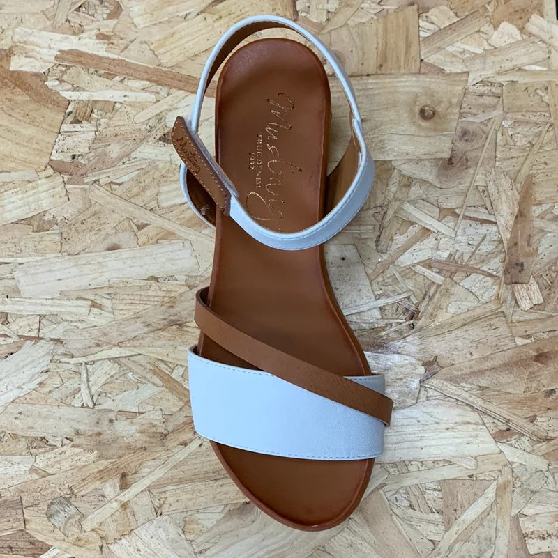 Mustang Damen-Sandalen – Cremeweiß