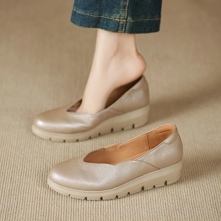 Damen-Ballerinas mit Keilsohle und V-Ausschnitt