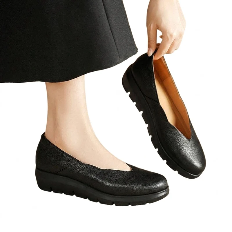 Damen-Ballerinas mit Keilsohle und V-Ausschnitt