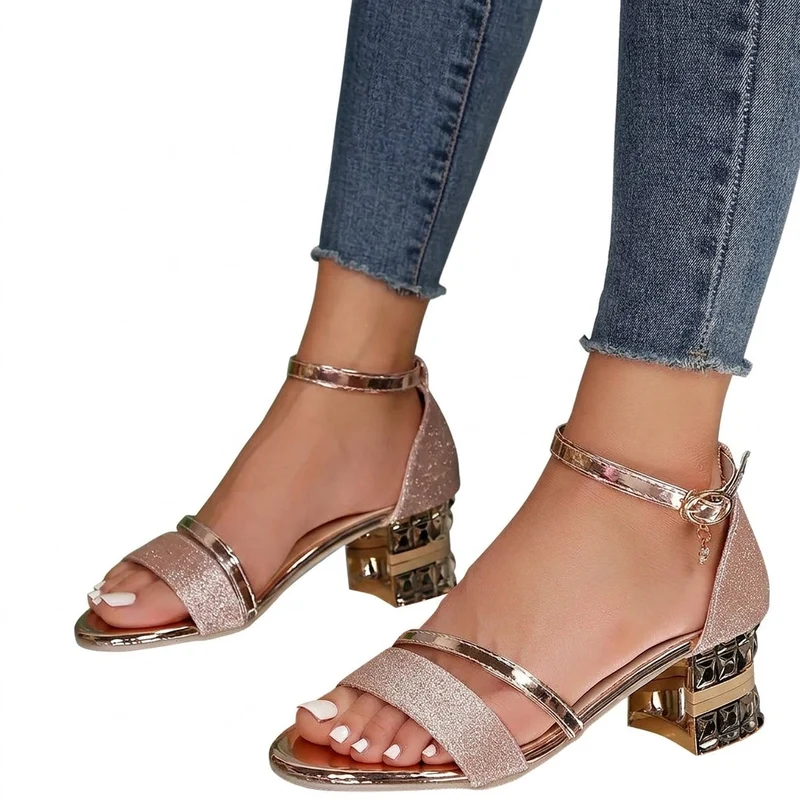 Damen-Sandalen mit strukturiertem Blockabsatz und Knöchelriemen