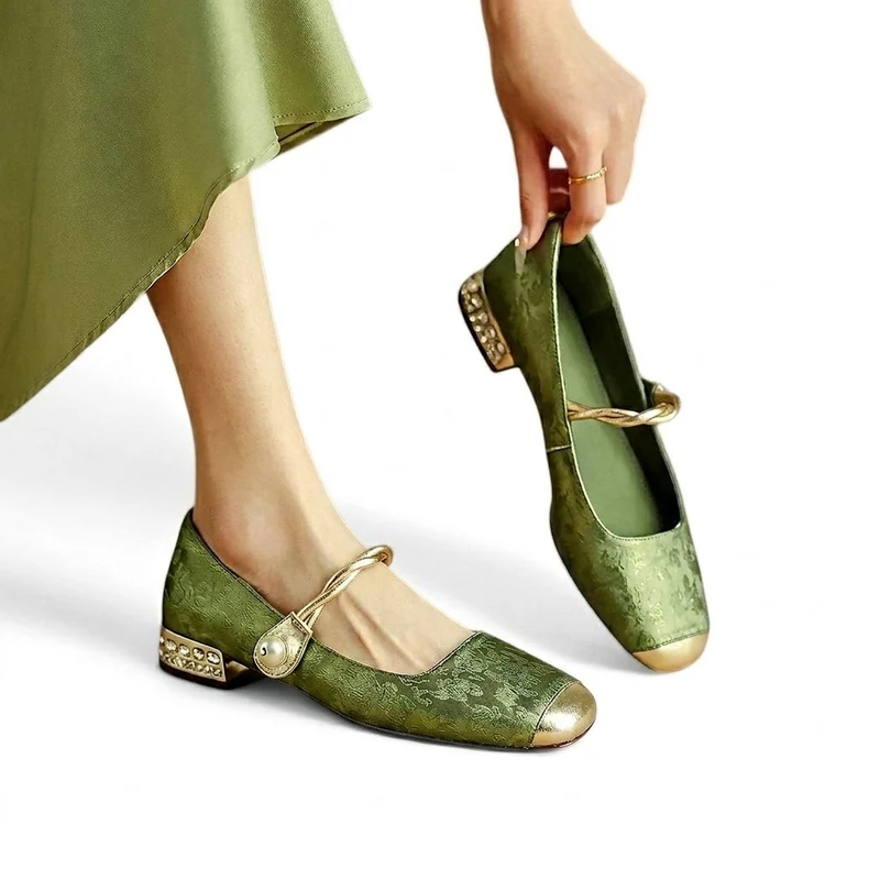 Damen-Mary-Jane-Schuhe mit floralem Muster und verzierten Blockabsätzen