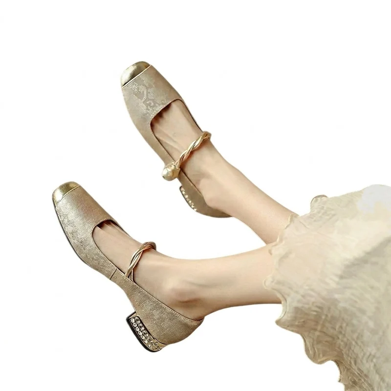 Damen-Mary-Jane-Schuhe mit floralem Muster und verzierten Blockabsätzen