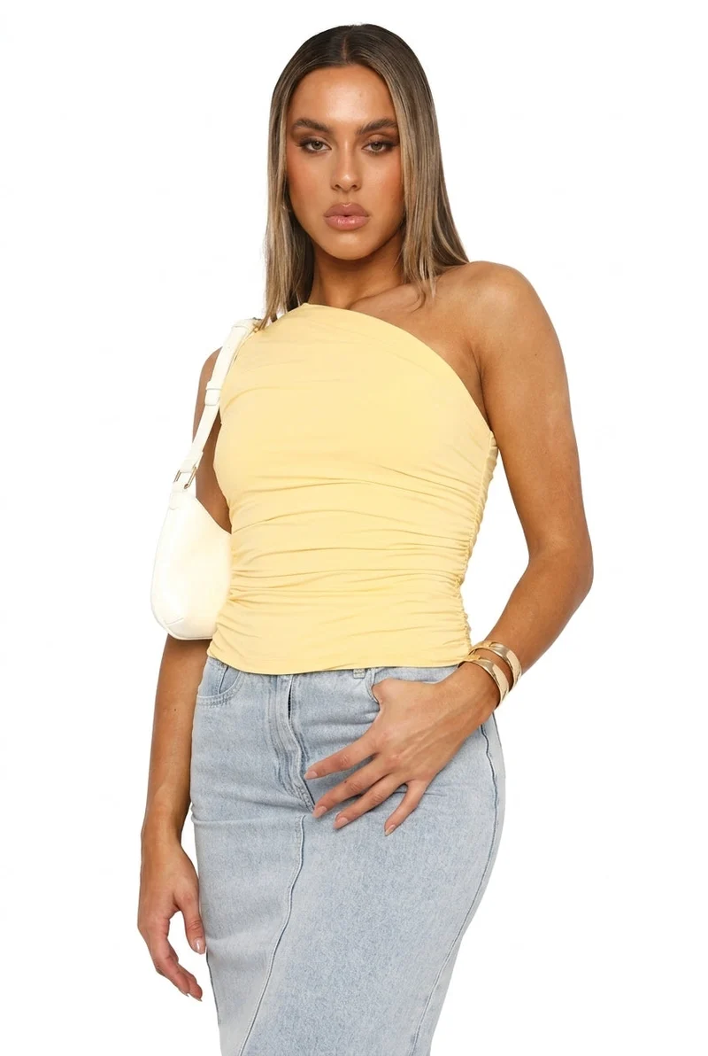 Damen-Bluse mit einseitiger Schulter und Raffungen