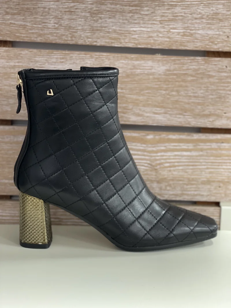 Una Healy Damen Broken Arrows Fashion Ankle Boot – Vinyl Black Cube