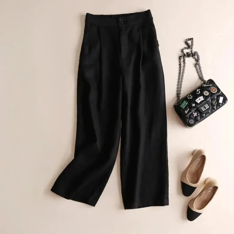 Damenhose mit hohem Bund, weitem Bein, Frontfalten und Seitentaschen