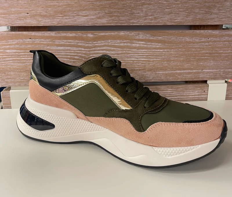 Una Healy Wild Horses Fashion Trainer für Damen – Amazon Rose