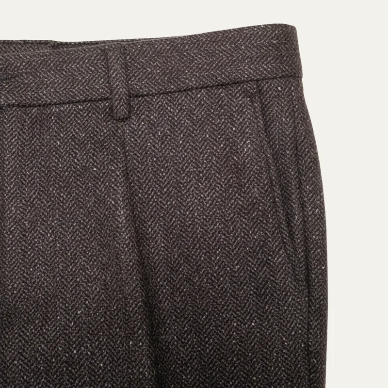 Herren Hose mit geradem Bein, Fischgrätmuster und Falten