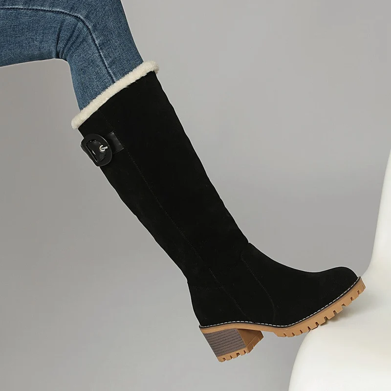Stiefel für Damen mit Schnallendetail