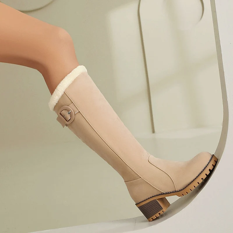 Stiefel für Damen mit Schnallendetail