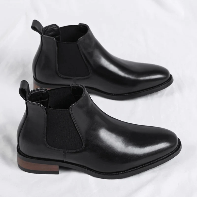 Herren Stiefeletten mit elastischen Seiteneinsätzen und Zuglaschen