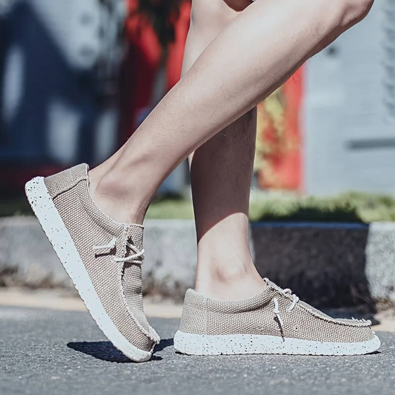 Herren Schnürschuhe mit strukturierter Oberfläche und kontrastierender Sohle