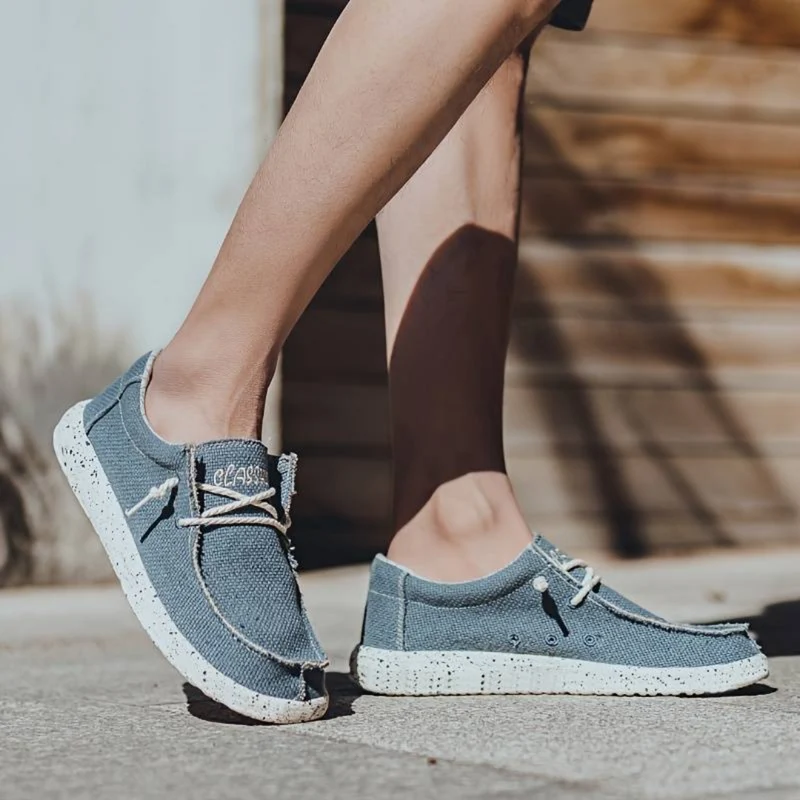 Herren Schnürschuhe mit strukturierter Oberfläche und kontrastierender Sohle