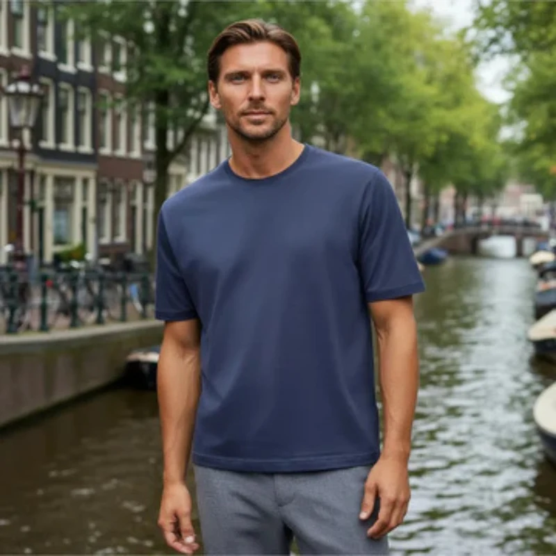 Herren T-Shirt mit kurzen Ärmeln, Rundhalsausschnitt und geradem Saum