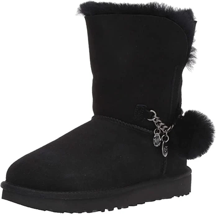 UGG - Klassischer kurzer Charm-Stiefel – Schwarz