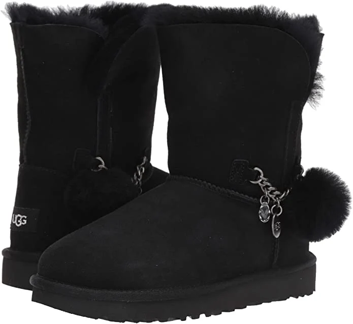 UGG - Klassischer kurzer Charm-Stiefel – Schwarz