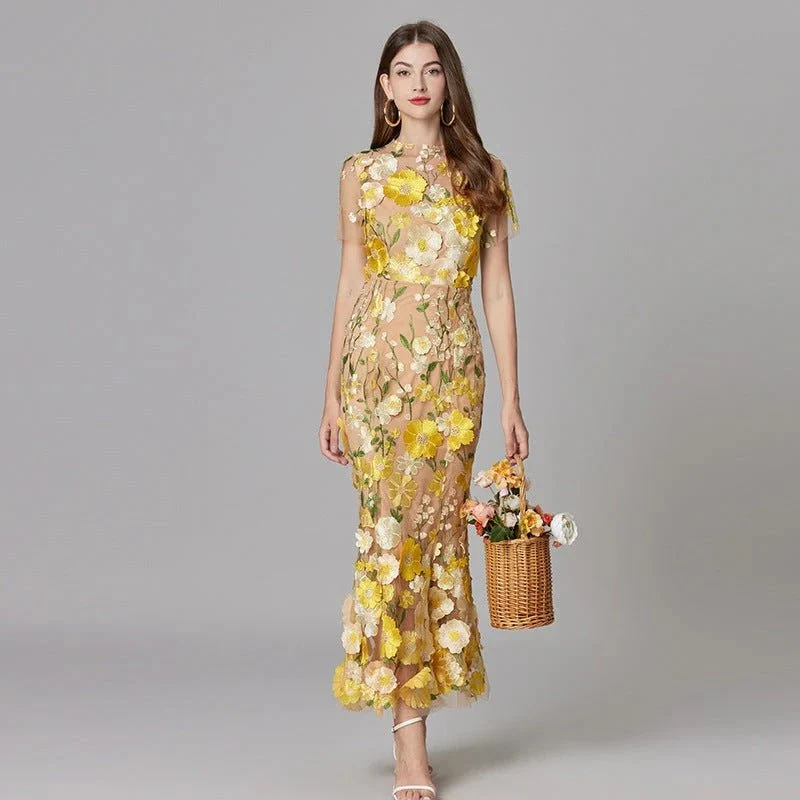 Elfriede | Maxi-Kleid ärmellos mit 3D-Blumen-Applikationen