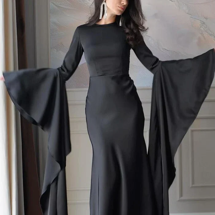 Damen Maxikleid mit Langen Ärmeln, Glockenbündchen und Drapierten Rockbahnen
