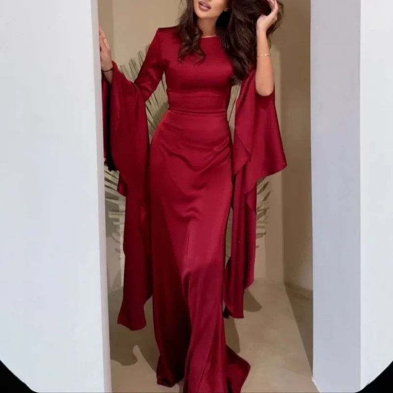 Damen Maxikleid mit Langen Ärmeln, Glockenbündchen und Drapierten Rockbahnen