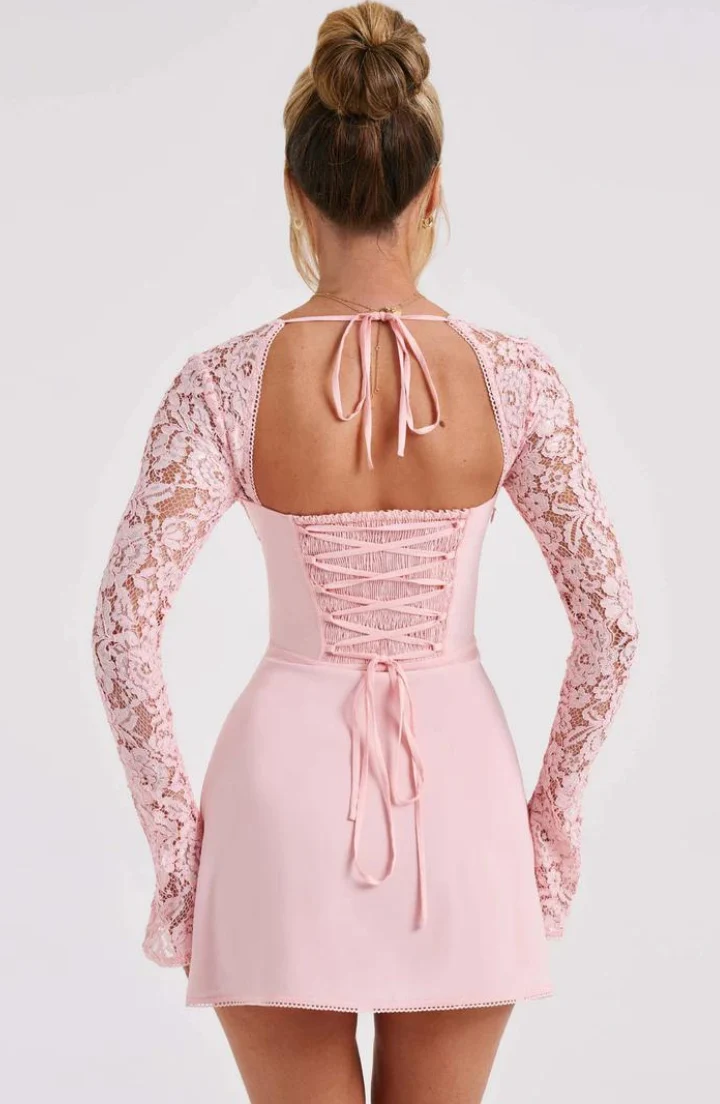 Damen Minikleid mit langen Spitzenärmeln und strukturiertem Brustbereich