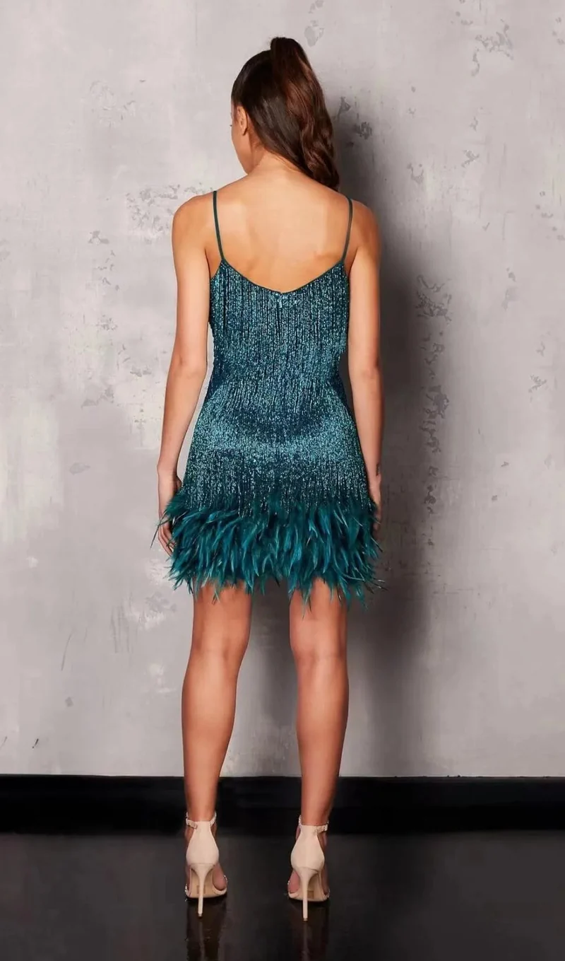Damen Minikleid mit Spaghettiträgern, Fransenlagen und Federbesatz am Saum
