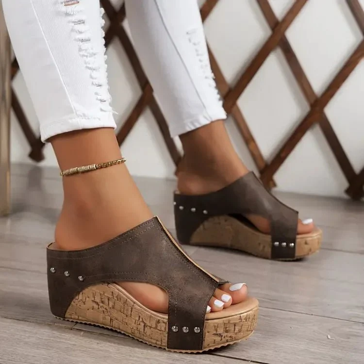 Sophie | Damen Orthopädische Keilabsatz Sandalen mit Nietendetails