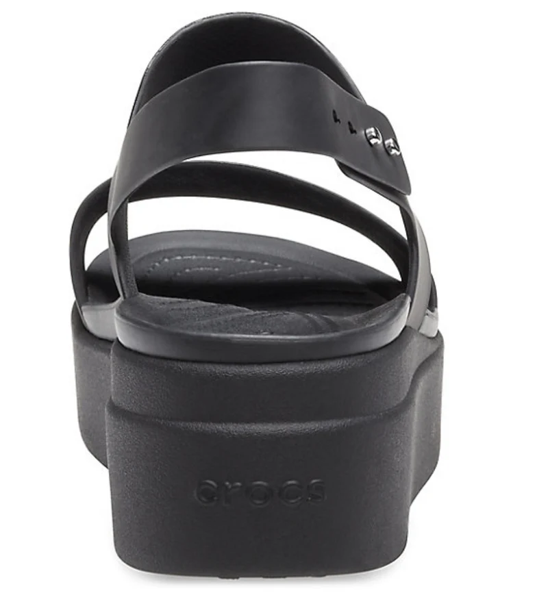 Crocs Damen-Sandale „Brooklyn“ mit niedrigem Keilabsatz – Schwarz