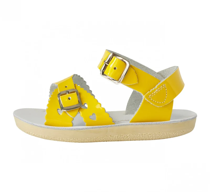 Salt Water Sandals Sweetheart-Sandale für Kinder – Glänzendes Gelb