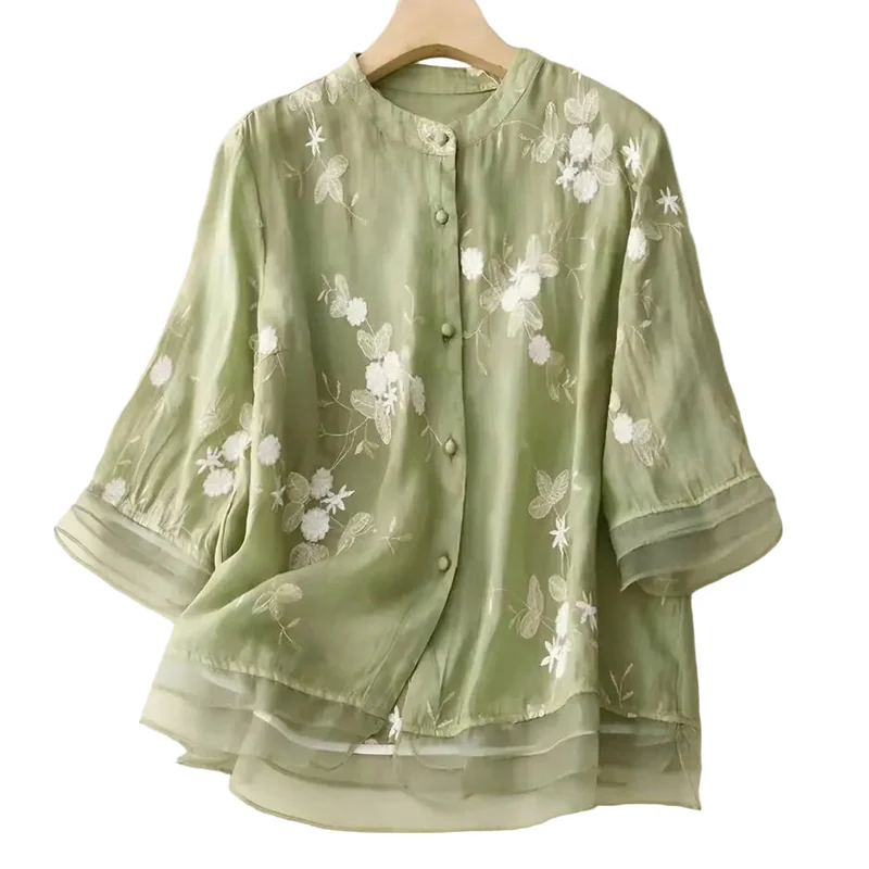 Damen Bluse mit Knopfleiste, Rundhalsausschnitt und floraler Struktur