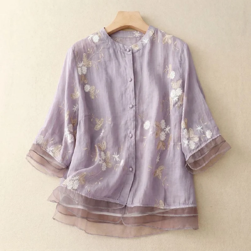 Damen Bluse mit Knopfleiste, Rundhalsausschnitt und floraler Struktur