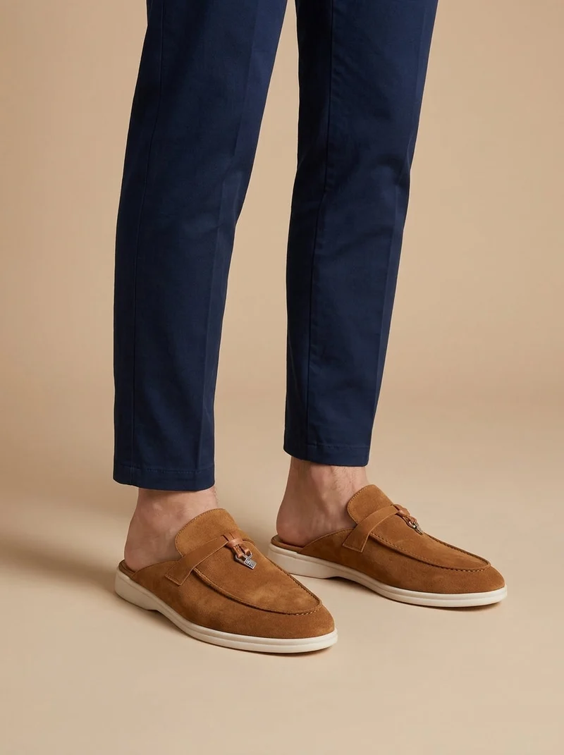 Loafer Herren | Offener Mule-Slipper mit Wildleder-Optik & Metallanhänger