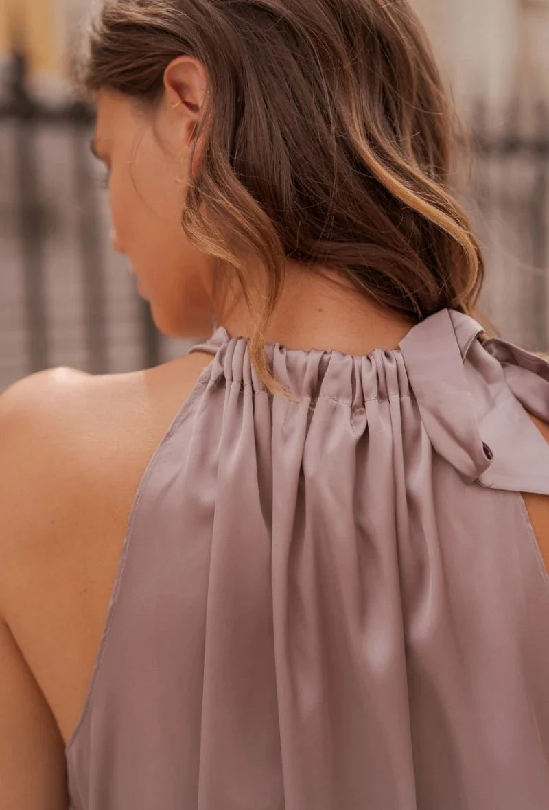 Sommer Top Damen | Neckholder mit Rüschenkragen & Schleifendetail