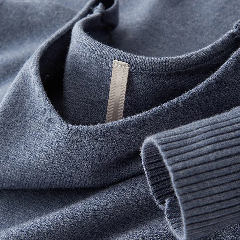 Max | Feiner Minimalistischer Pullover