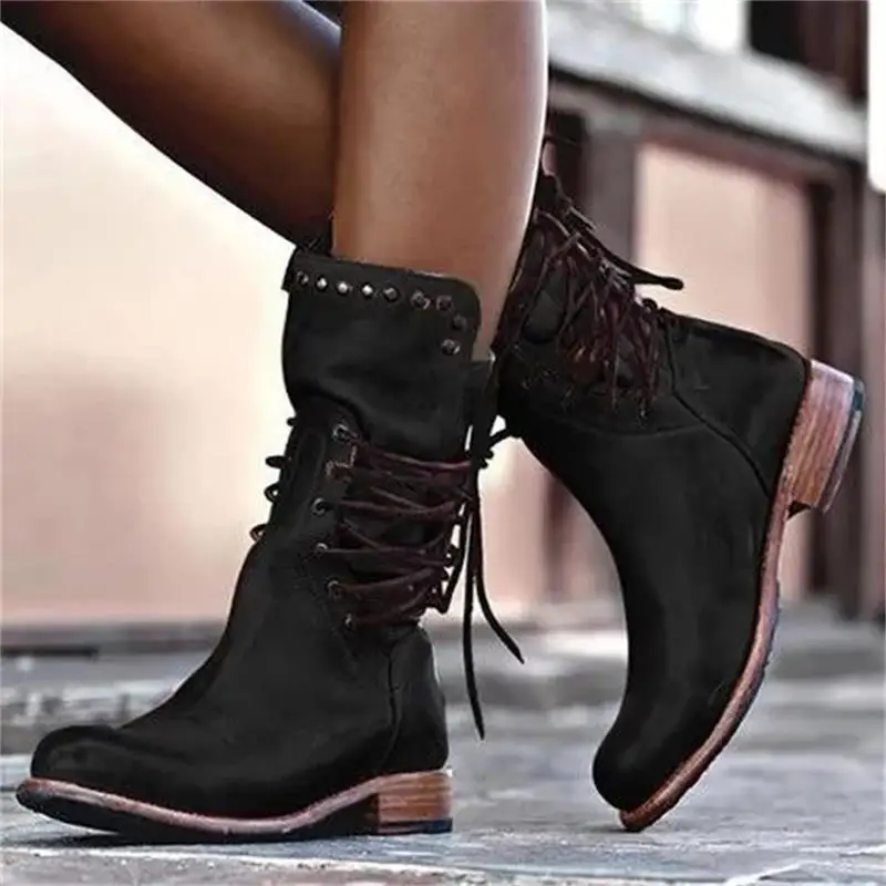 Lozenda - Kunstlederstiefel mit Schnürsenkeln