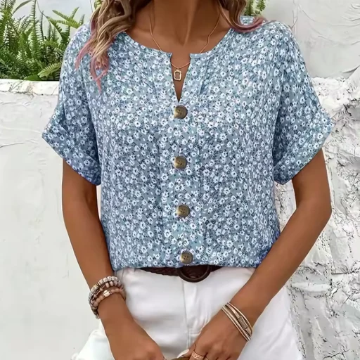Amira | Luftige Bluse mit Blumenmuster & Holzknopf-Details
