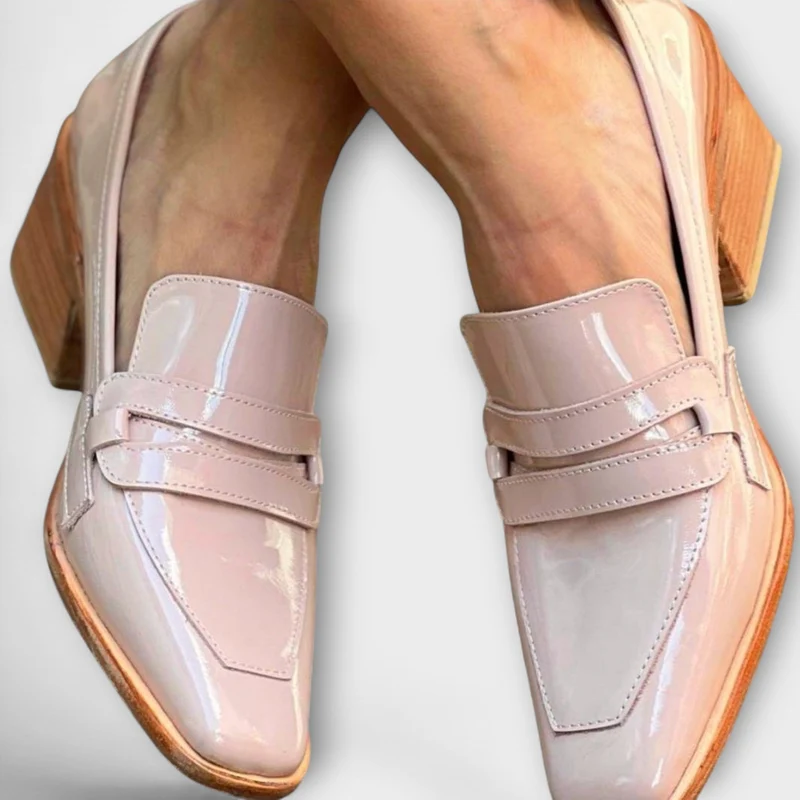 Paula | Damen Loafers glänzend und stilvoll getragen