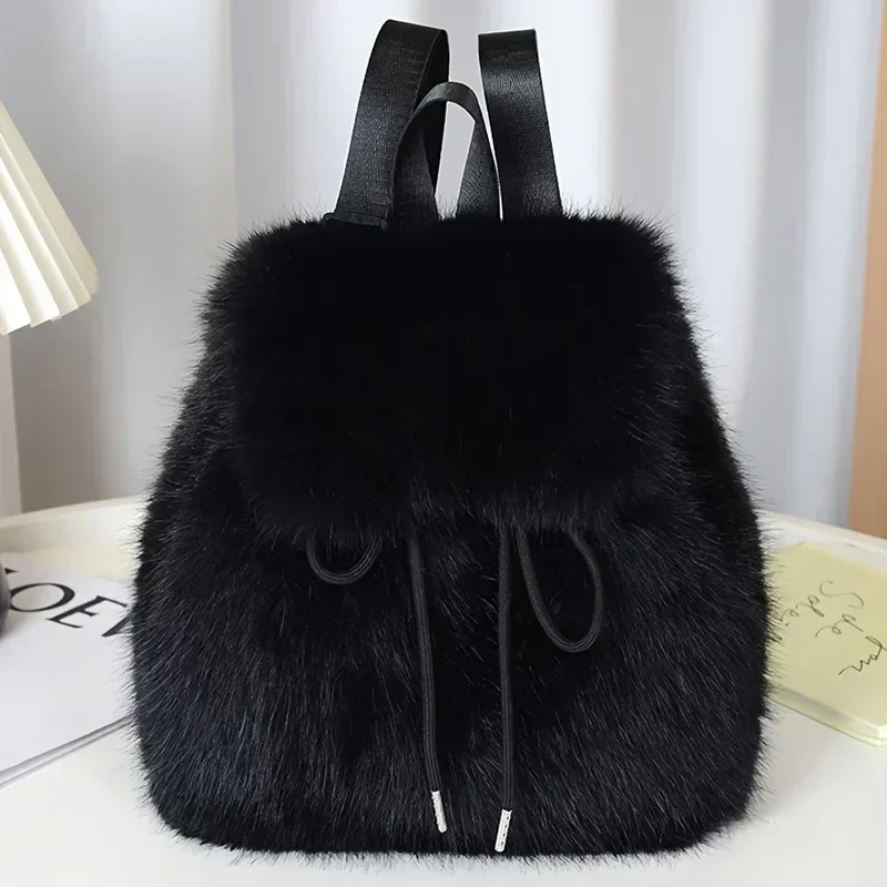 Marie | Klassischer Damen Rucksack aus Kunstfell