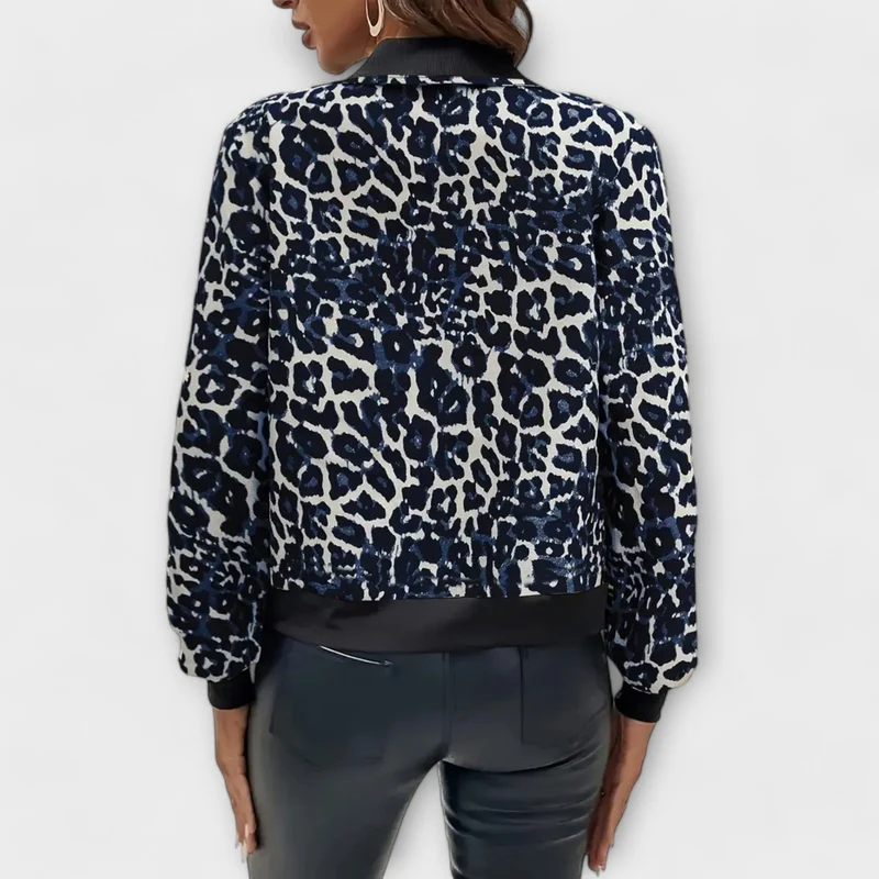 Clara | Stylische Damenjacke im Leo-Design