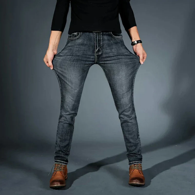 Hochwertige, in vier Richtungen dehnbare Slim-Fit-Jeans für Herren