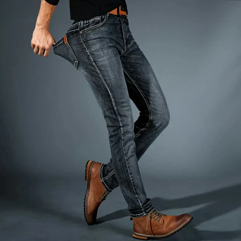 Hochwertige, in vier Richtungen dehnbare Slim-Fit-Jeans für Herren