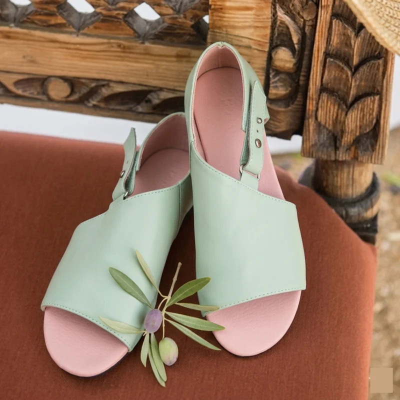 OFFENE SANDALEN MIT RIEGEL