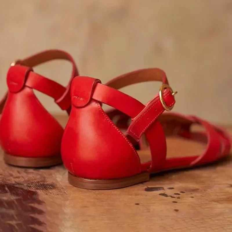 NIEDRIGER SANDALEN MIT RIEGEL