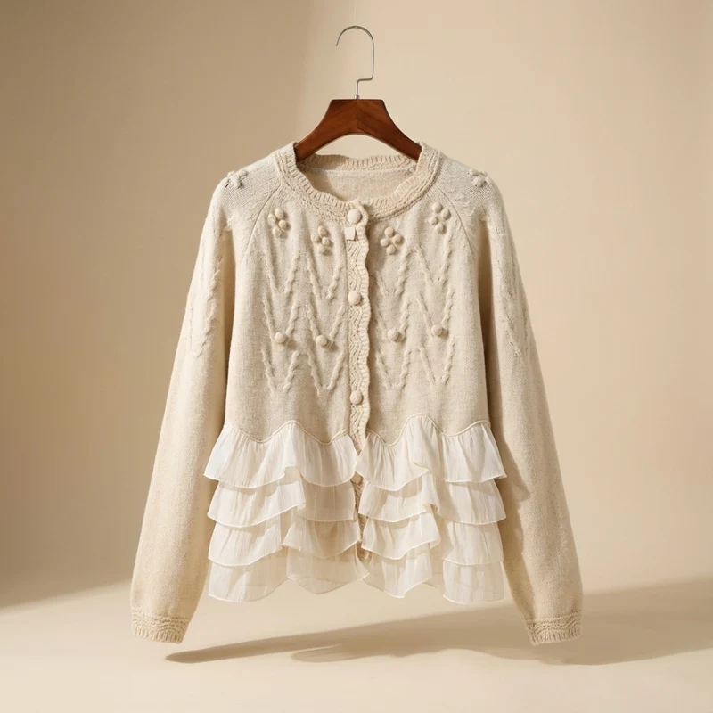 Nina | Damen-Strickjacke mit Volant im modernen Look