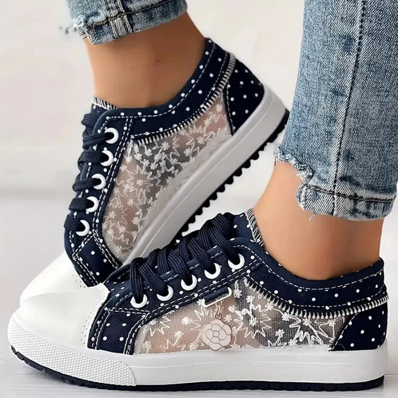 CARO | ELEGANTE DAMEN-SNEAKER MIT FLORALEN DETAILS