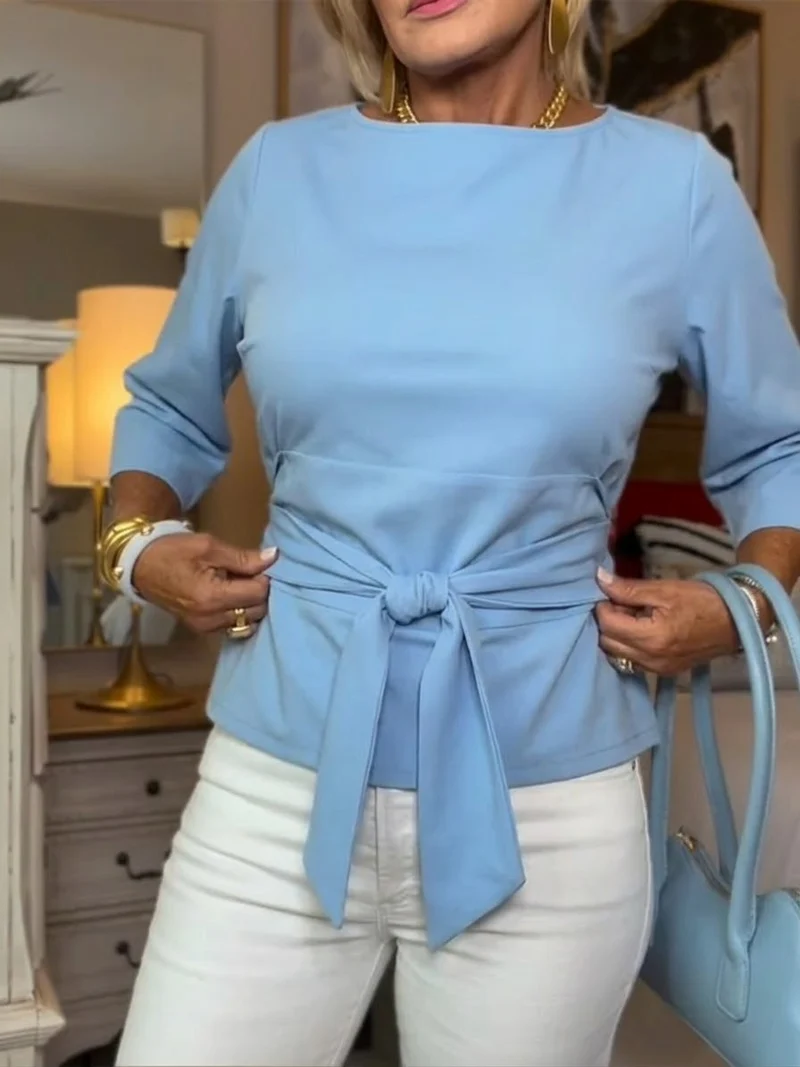 ENA / LOCKER SITZENDES BAUMWOLL-T-SHIRT FÜR DAMEN MIT SCHLEIFE